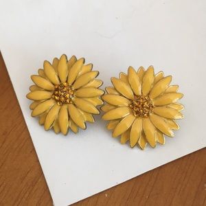 Vintage yellow daisy earrings